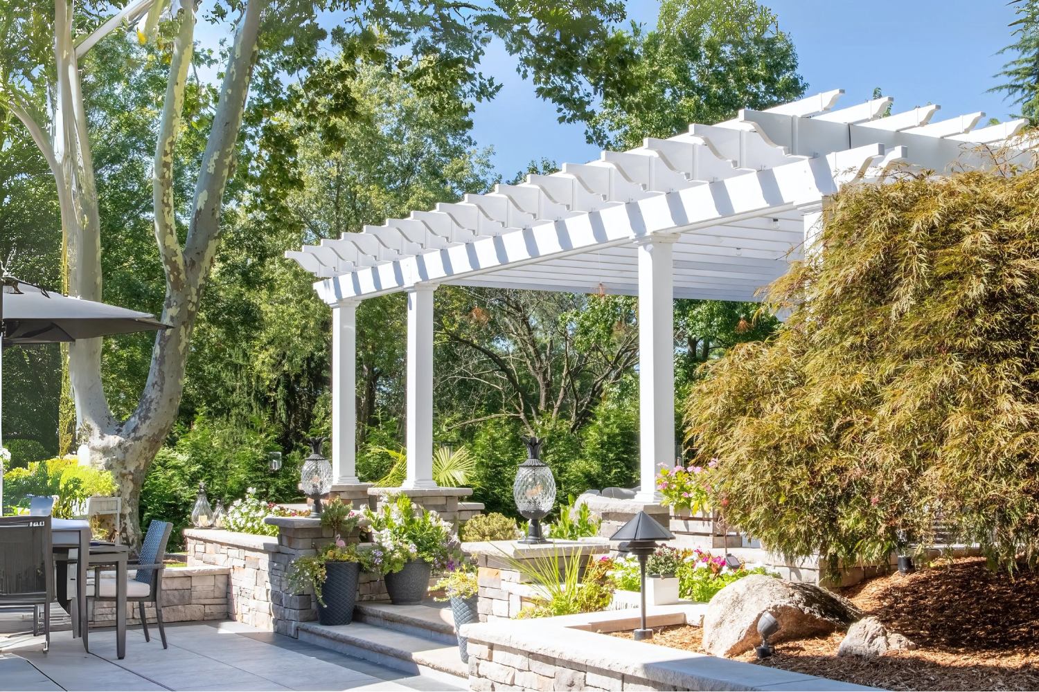 Carolina vinyl pergola with clean lines by Waterloo Structure serving PA DE NJ MD